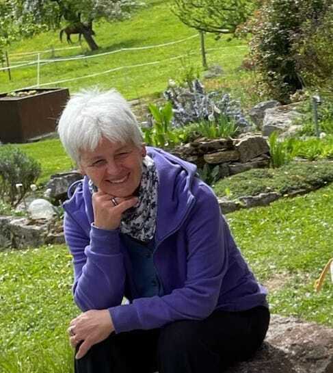 Regina Rapp im Garten